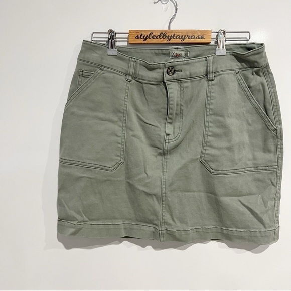 Faherty Utility Mini Skirt in Fatigue - Picture 6 of 13